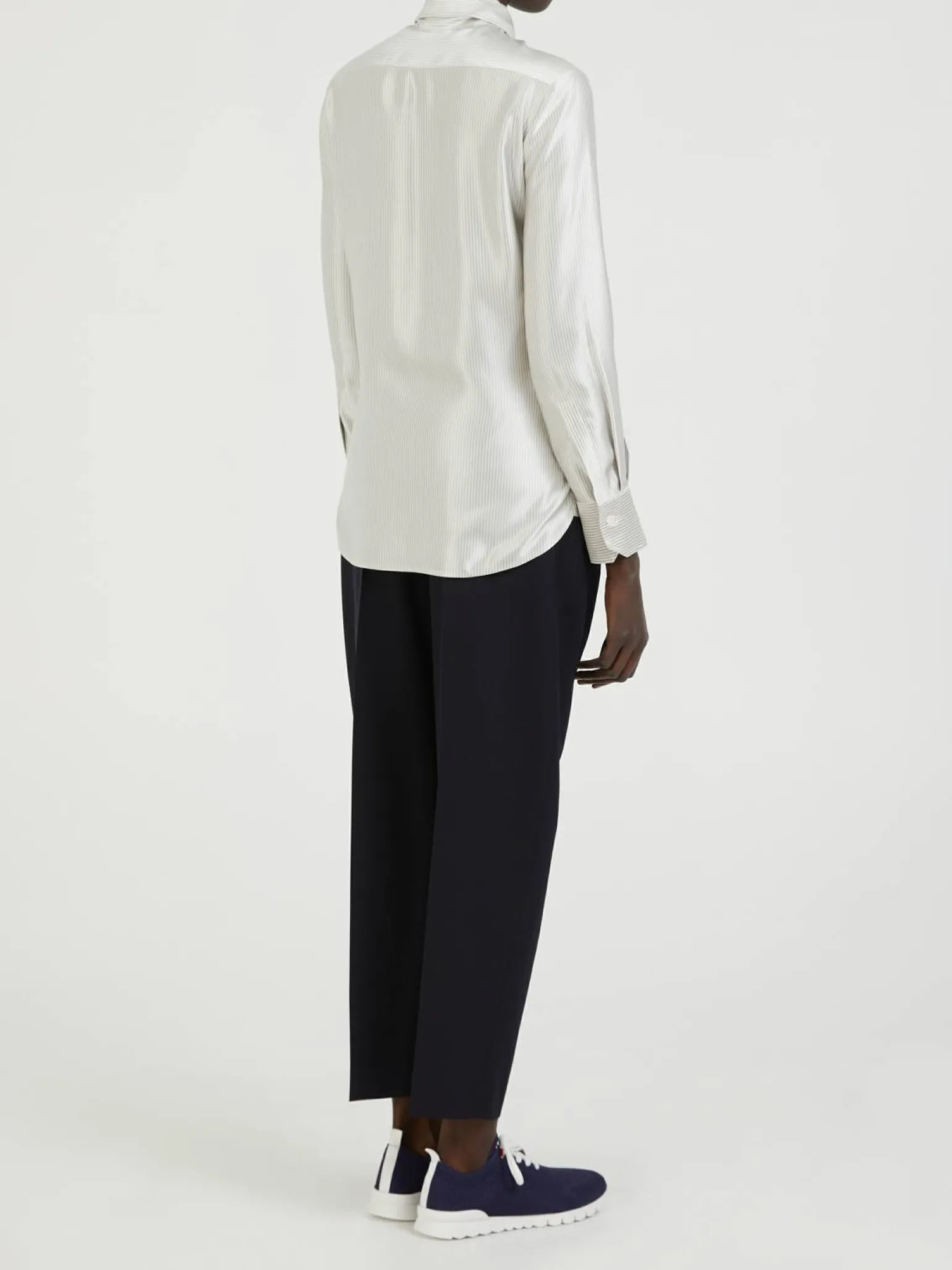 Bluse mit Schal Grau