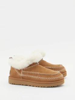 Boots 'Classic Ultra Mini Alpine' Hellbraun