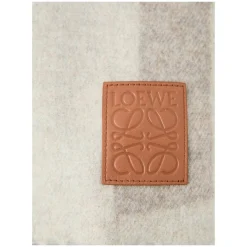 Cashmere-Schal mit LOEWE Anagram Lederaufnäher Grau