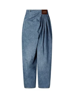 Drapierte Jeans mit Lederaufnäher Blau