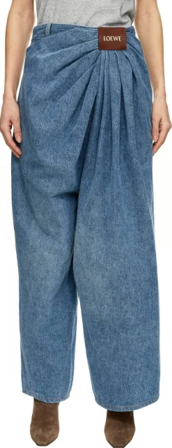 Drapierte Jeans mit Lederaufnäher Blau