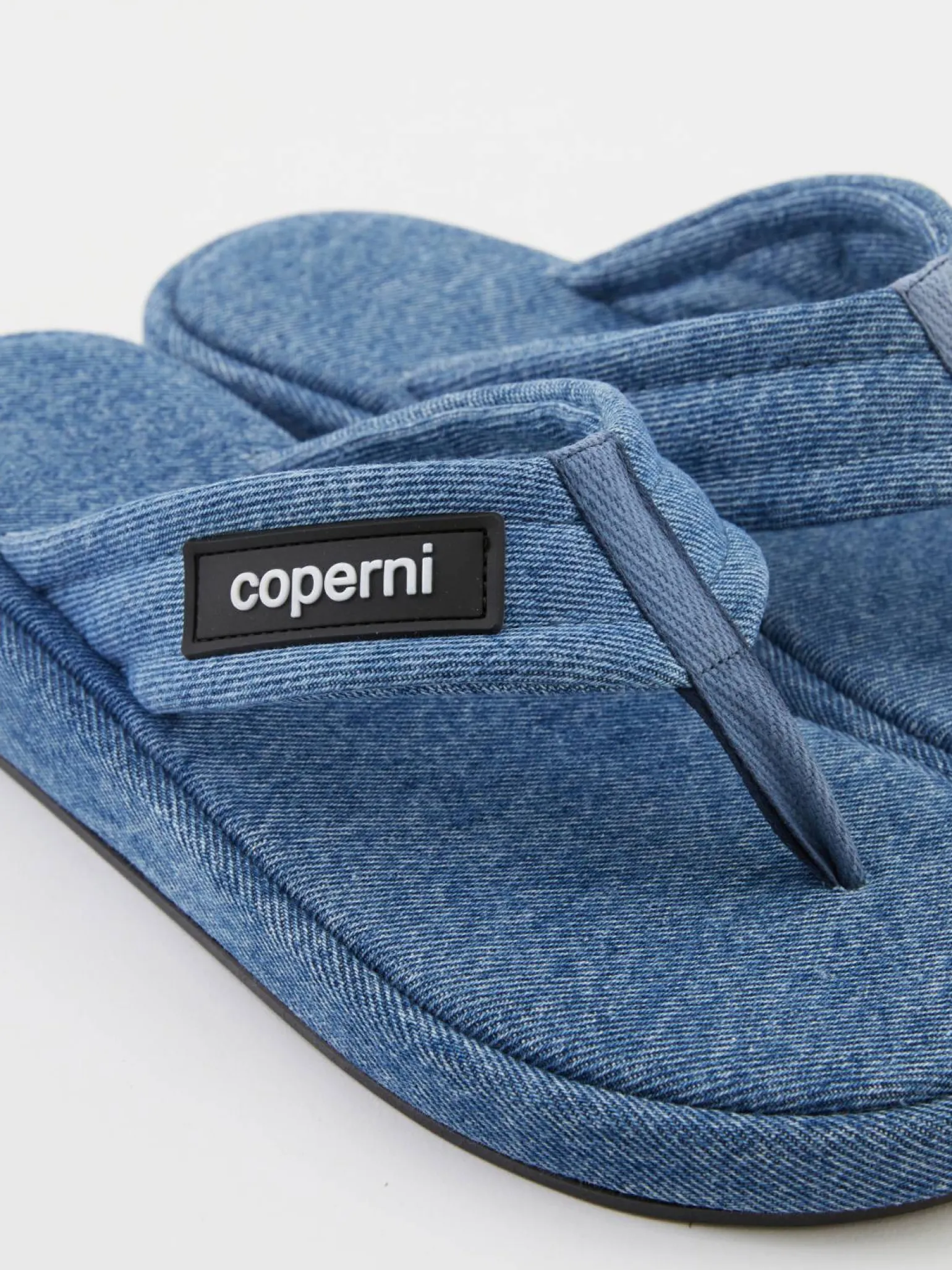 Flip-Flops in Denim-Optik Blau