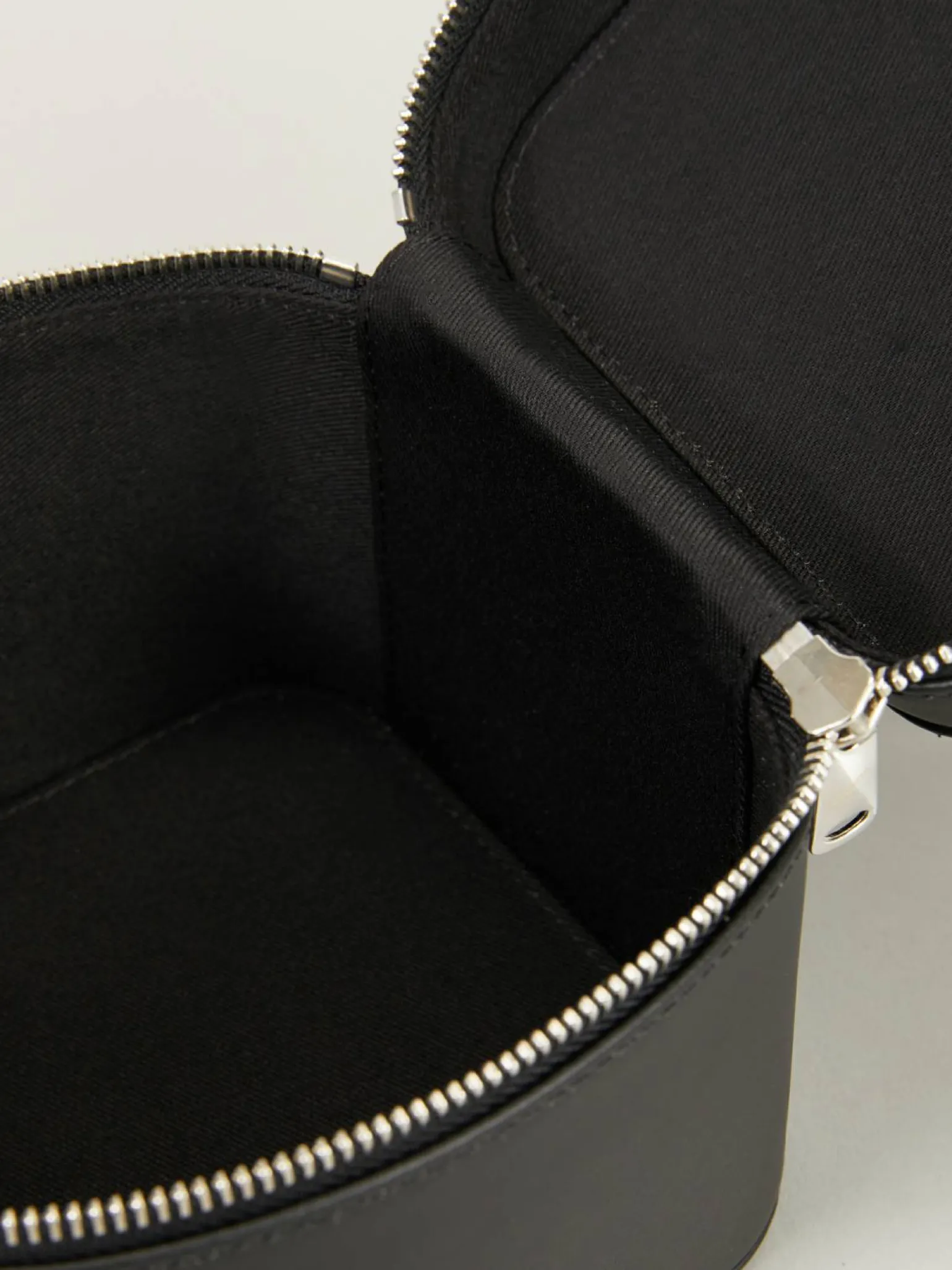 Handtasche 'Vanit-E' Schwarz
