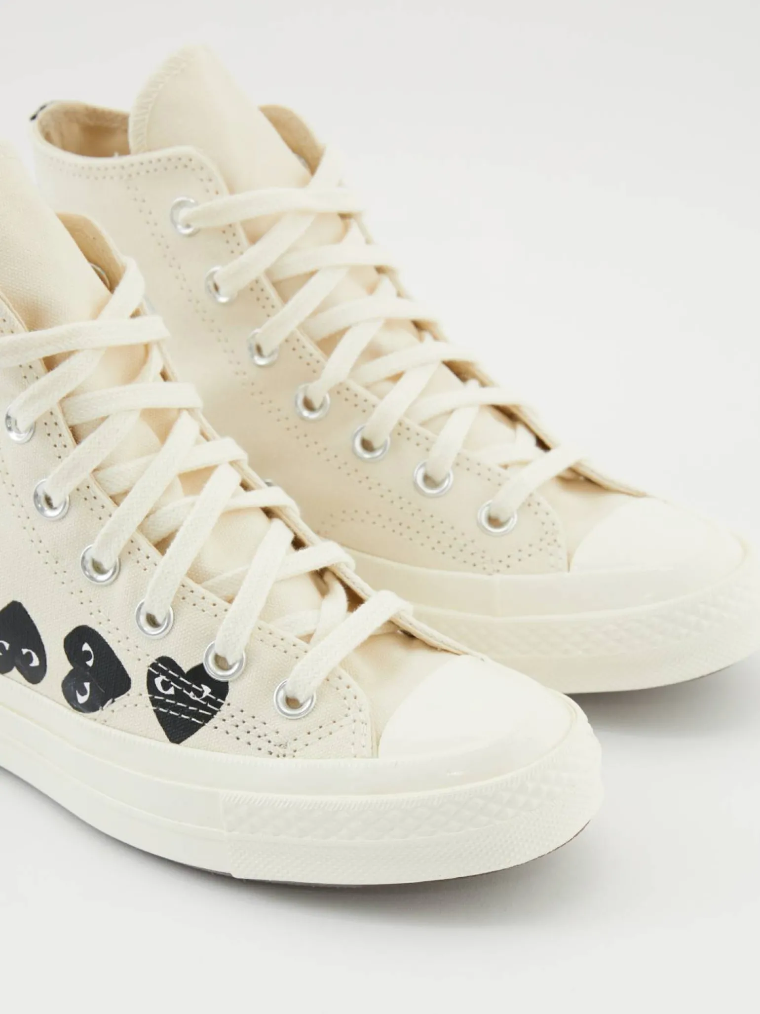 High Top Chucks 'Play Converse Heart' Crème