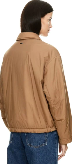 Jacke mit aufgesetzten Taschen Beige