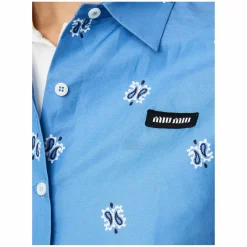 Kurzarm Bluse mit Bandana-Print Blau