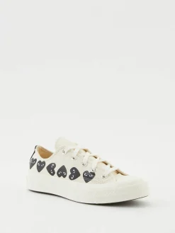Low Top Chucks 'Play Converse Heart' Crème