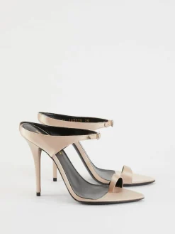 Mules 'Dive' Genuine Nude