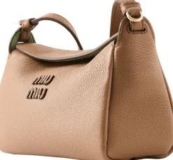Pouch mit Logo Schriftzug aus Leder Braun