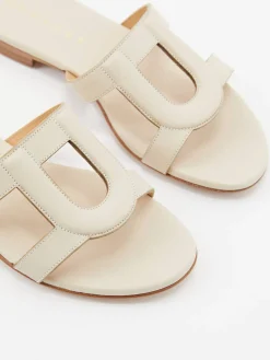 Sandalen aus Mousse-Leder Beige
