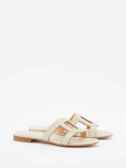 Sandalen aus Mousse-Leder Beige