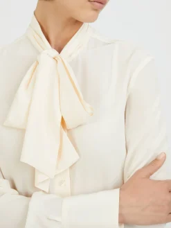 Seidenbluse mit Lavallière-Kragen Crème