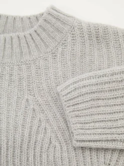 Strickpullover in Grau