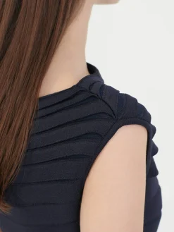 Top mit Festonbögen Marineblau