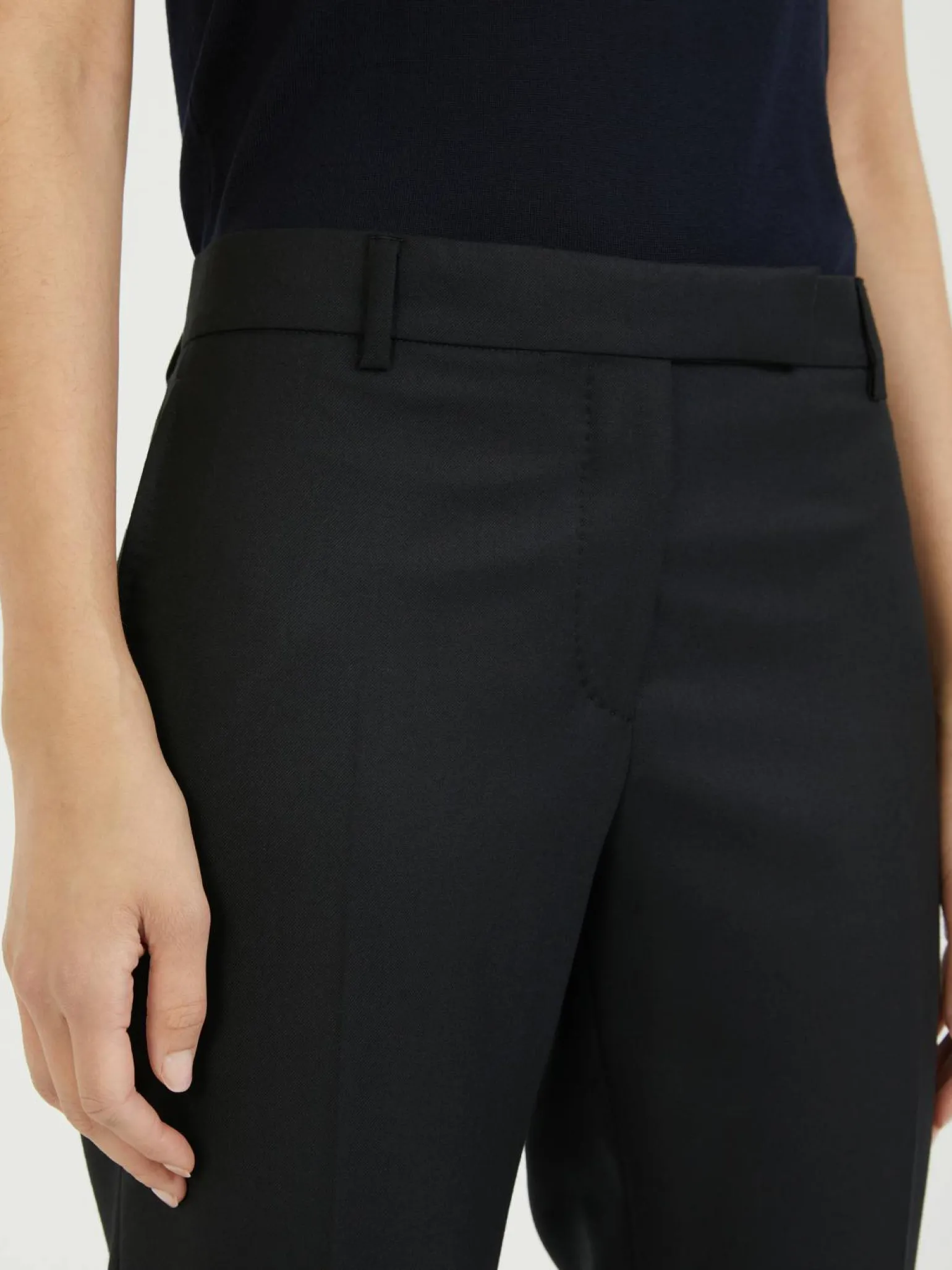 Zigarettenhose mit niedrigem Bund Schwarz